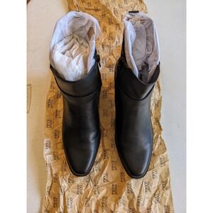 Frye and Co Suranne Black Pointed Toe Ankle Boots Block Heel Faux Leather